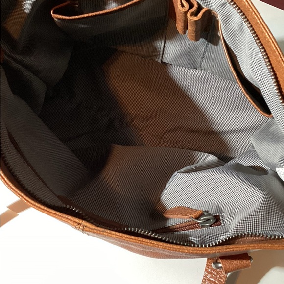 Spikes & Sparrow leather tote, zipper top,12”drop, slip in&zipper inside pockets - Picture 5 of 16